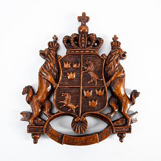 SMALL CARVED WOODEN ARMORIAL WALL PLAQUE