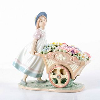 Love's Tender Tokens 1006521 - Lladro Porcelain Figurine