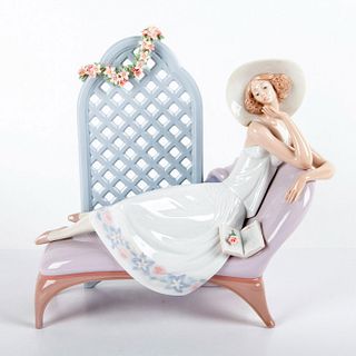 Garden Dreams 1007634 - Lladro Porcelain Figurine