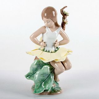 In A Magical Garden 1006877 - Lladro Porcelain Figurine