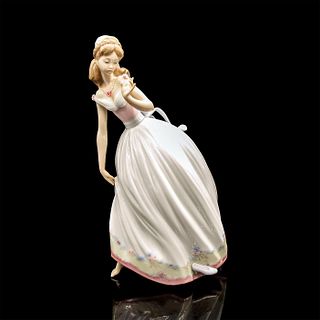 The Glass Slipper 1005957 - Lladro Porcelain Figurine