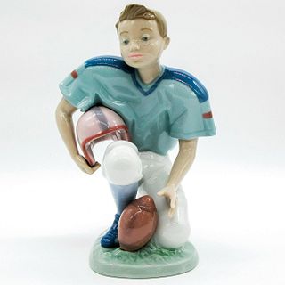 Football Player 1006107 - Lladro Porcelain Figurine