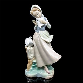 Girl with Pigeons 1004915 - Lladro Porcelain Figurine