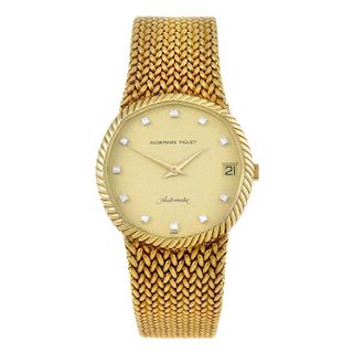 AUDEMARS PIGUET - a gentleman's bracelet watch. 18ct yellow gold case. Numbered B89276. Signed autom