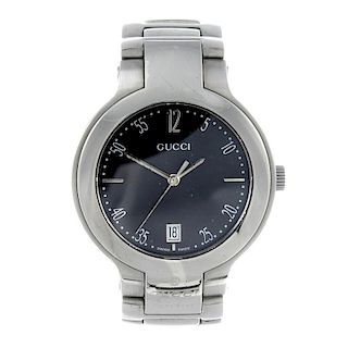 GUCCI - a gentleman's 8900M bracelet watch. Stainless steel case. Numbered 10828. Signed quartz move