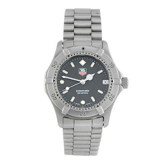 TAG HEUER - a gentleman's 2000 Series bracelet watch. Stainless steel case with calibrated bezel. Re