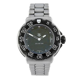 TAG HEUER - a gentleman's Formula 1 bracelet watch. Stainless steel case with plastic calibrated bez