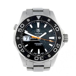 <p>TAG HEUER - a gentleman's Aquaracer bracelet watch. Stainless steel case with calibrated bezel. R