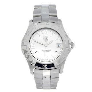TAG HEUER - a gentleman's 2000 Exclusive bracelet watch. Stainless steel case with calibrated bezel.