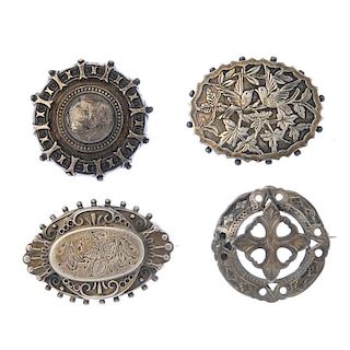A selection of mainly late Victorian silver brooches. To include a late Victorian oval-shape 'bessie