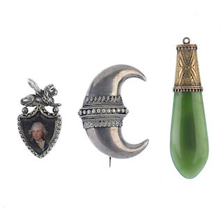 A selection of late 19th to early 20th century jewellery. To include an Edwardian silver shield-shap