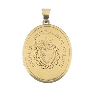 An oval locket. Both sides with a central engraved picture of a heart pierced by a dagger with flame