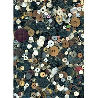 A VERY LARGE BAG LOT OF ASSORTED BUTTONS INCLUDING SHELL
