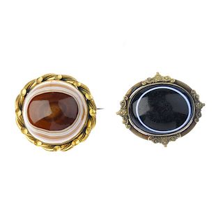 Two banded agate cabochon brooches. The first of circular outline with twist  surround, the second o