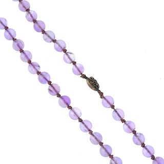 A selection of beads to include amethyst, plastic, imitation pearl and coral. To include an amethyst