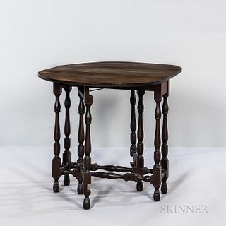 William and Mary-style Mahogany Gate-leg Table
