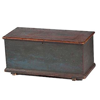Shoe-Foot Blanket Chest in Old Paint 