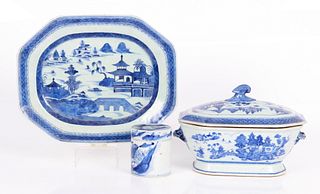 Three Pieces of Chinese Blue and White Exportware