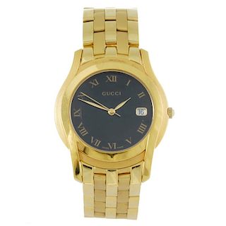 GUCCI - a gentleman's bracelet watch. Gold plated case. Numbered P10GBP. Signed quartz movement. Bla