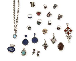 A mixed group of jewelry