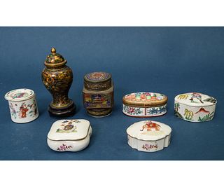 FIVE CHINESE PORCELAIN BOXES