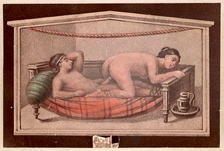 Leporello-Album mit 12 erotischen Darstellungen. Um 1900. Überwiegend handkolorierte Albumin-Abzüge, auf Unterlage aufgezogen. Maße je ca. 6 x 9,5 cm.