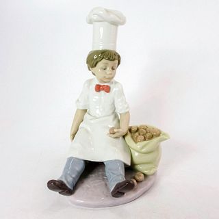 Chef's Apprentice 1006233 - Lladro Porcelain Figurine