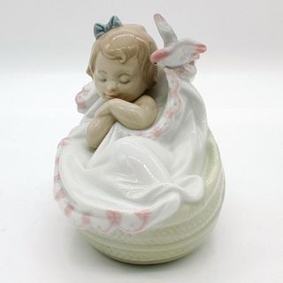 Comforting Dreams 6710 - Lladro Porcelain Figurine