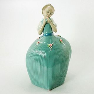 Girl in Green Dress 1005118 - Lladro Porcelain Figurine