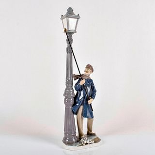 Lamplighter 1005205 - Lladro Porcelain Figurine