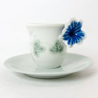 Blue Bell Cup & Saucer 1006051 - Lladro Porcelain Decor