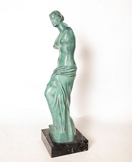 Venus in green patinated bronze, Following classic models, European school of the first half of the 20th century