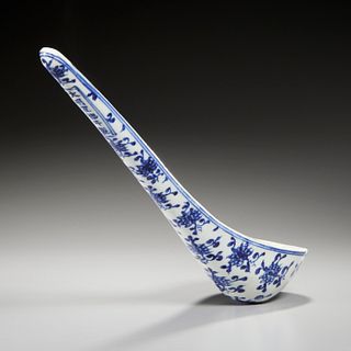Large Chinese porcelain 'Sanskrit' spoon