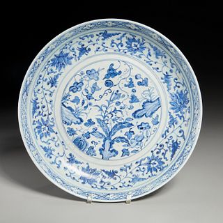 Large Chinese Ming-style blue and white dish