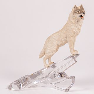 A Franklin Mint Porcelain Wolf on a Crystal Base