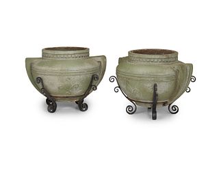 A pair of McCoy-style garden pots