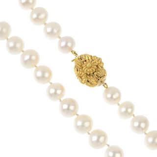 A cultured pearl single-strand necklace. Comprising thirty-four cultured pearls, measuring approxima