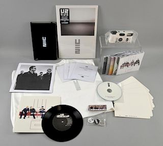 U2 No Line On The Horizon, Special edition deluxe booklet containing album & 64 page book & poster,