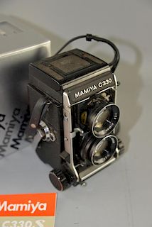 Mamiya C330 professional S TLR camera, used by Harry Goodwin.Provenance: Collection of Harry Goodwin