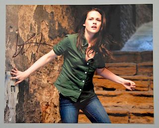 Kristen Stewart, signed promotional 10 x 8 inch photograph for Twilight.Provenance: This lot has bee