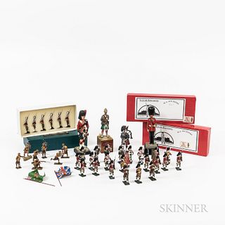 Nineteen Miniature Highland Soldier Sets