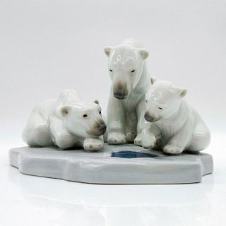 Bearly Love 1001443 - Lladro Porcelain Figurine