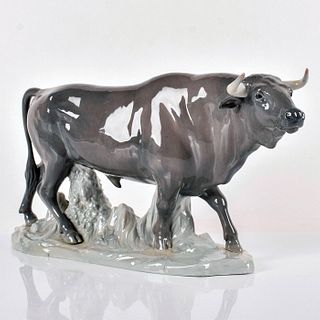 Bull w/Head Up 1001063 - Lladro Porcelain Figurine