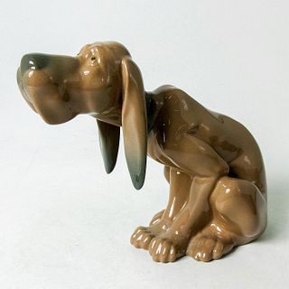 Timid Dog 1005111 - Lladro Porcelain Figurine