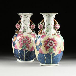 A PAIR OF CHINESE EXPORT FAMILLE ROSE "TOBACCO LEAF" PORCELAIN VASES, RED MARKS, MODERN,
