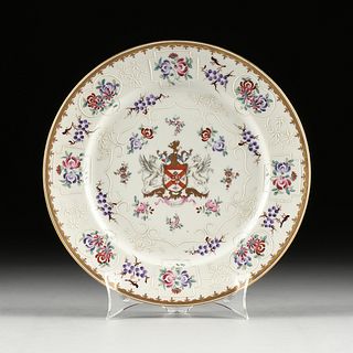 A SET OF SIX PORCELAINE DE PARIS CHINESE EXPORT STYLE ARMORIAL DINNER  PLATES, MARKED, FRENCH, 20TH