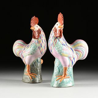 A PAIR OF CHINESE EXPORT FENCAI FAMILLE ROSE ENAMELED PORCELAIN ROOSTERS, SIGNED,