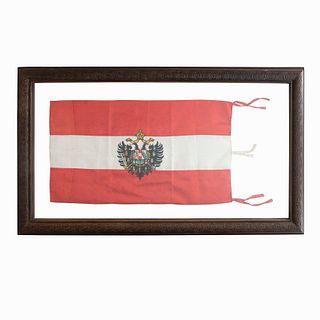 BANDERA Y BANDERINES. SIGLO XX. IMPERIO AUSTROHÚNGARO. Consta de: Bandera del Imperio austrohúngaro y banderines con águila imperial.