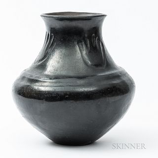 Large Southwest Polished Blackware Pottery Jar