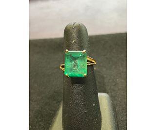 10KT. YELLOW-GOLD 7.15ct. GILSON EMERALD RING